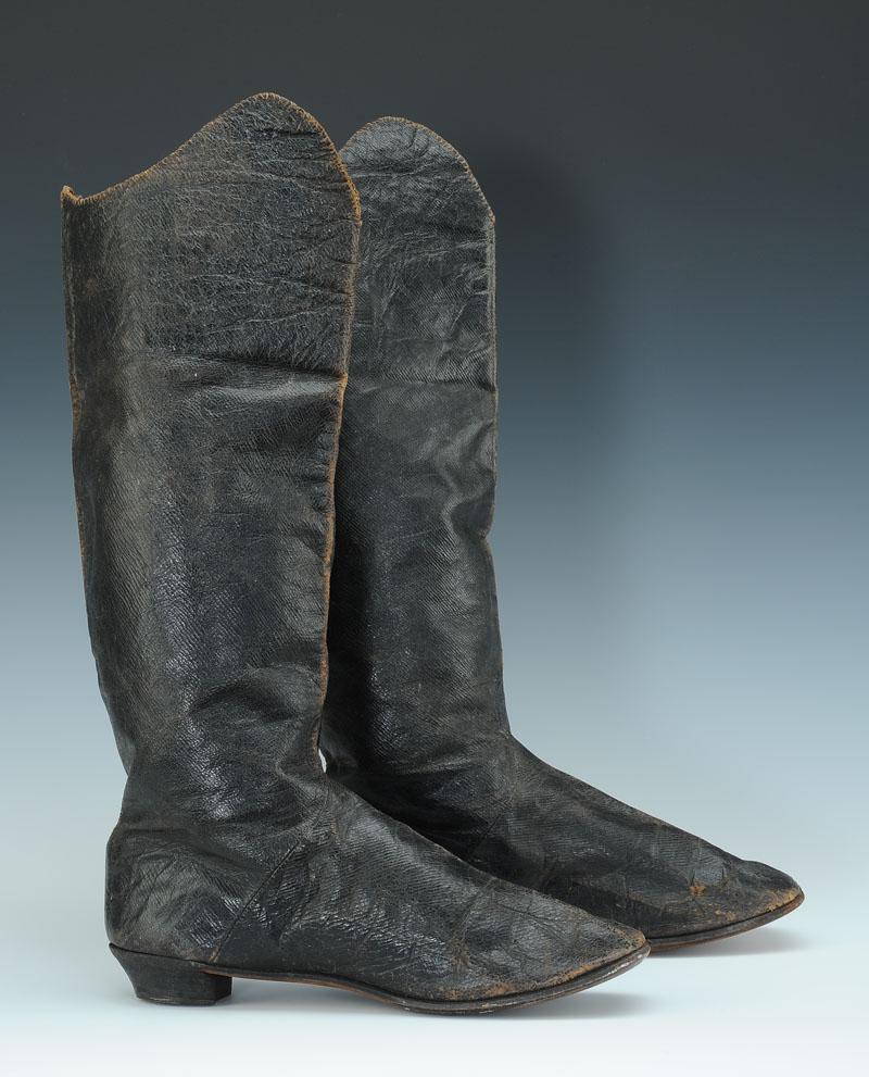 Paire de bottes d’officier de cavalerie légère, Premier Empire. Cuir souple ciré © Bertrand - Malvaux